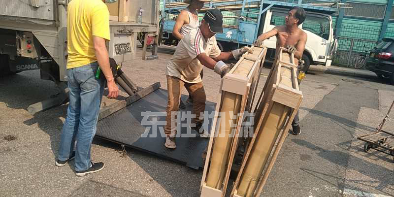 佛山到香物流之某大學(xué)中港吊機車運輸案例